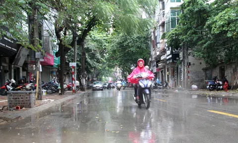 Dự báo thời tiết ngày 15/10: Không khí lạnh tăng cường, Hà Nội mưa dông, trời lạnh